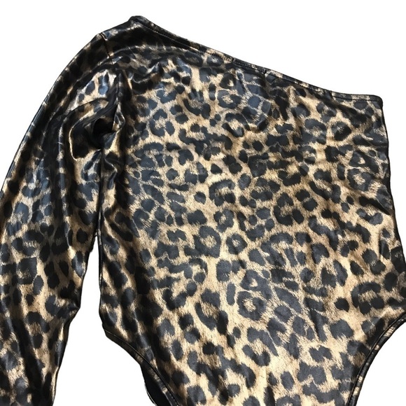 3/$15 Fashion nova one shoulder long sleeve asymmetrical cheetah print bodysuit - Picture 6 of 8